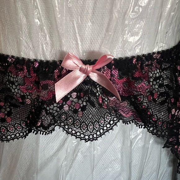 Agent Provocateur Black and Pink Lace Garter Belt - Picture 4 of 8